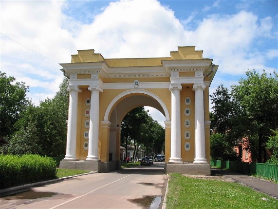 Image - The triumphal arch (1786) in Novhorod-Siverskyi.