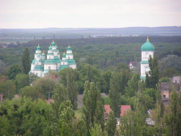 Image -- The Trinity Cathedral (1770s) in Novomoskovsk, Dnipropetrovsk oblast.