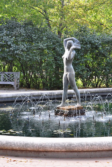 Image - Leonid Molodozhanyn: Nude fountain sculpture in the Leo Mol Park in Winnipeg, Manitoba.