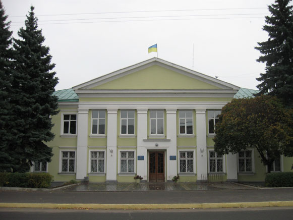 Image -- Okhtyrka: city council building.