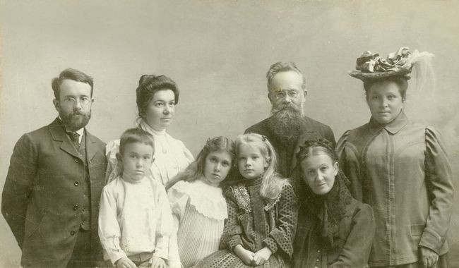 Image - Oleksander Hrushevsky with his family and brother Mykhailo Hrushevsky.