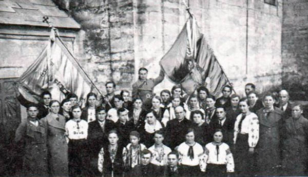 Image - Members of the Orly Catholic Association of Ukrainian Youth (1937 photo).