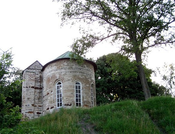 Image -- Saint Michael's Church (aka Yurii's Temple) in Oster (built in 1098).