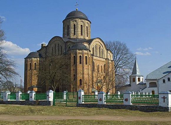 Image -- Ovruch: Saint Basil Cathedral (12th-13th century).