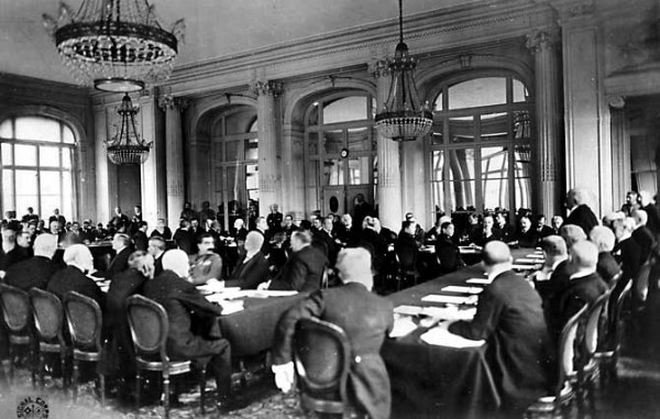 Image - A photo from the Paris Peace Conference (1919).