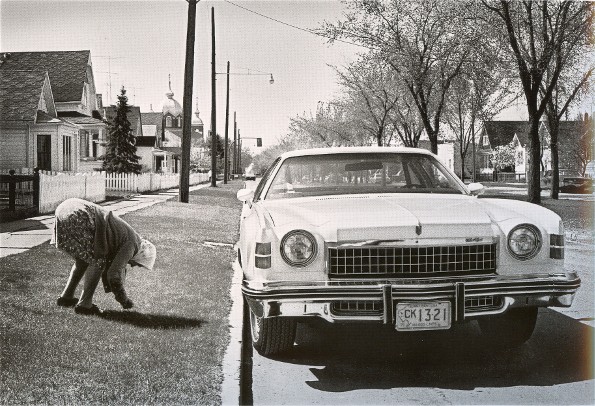 Image -- John Paskievich's photograph of North End Winnipeg (photo: courtesy of the University of Manitoba Press).