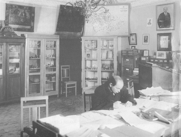 Image - Viktor Petrov (1930s photo).