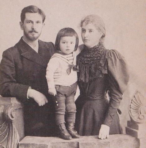 Image - Volodymyr Piskorsky with wife and son Kostiantyn.