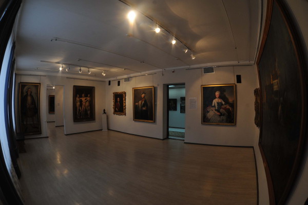 Image -- Poltava Art Museum (exhibit hall).