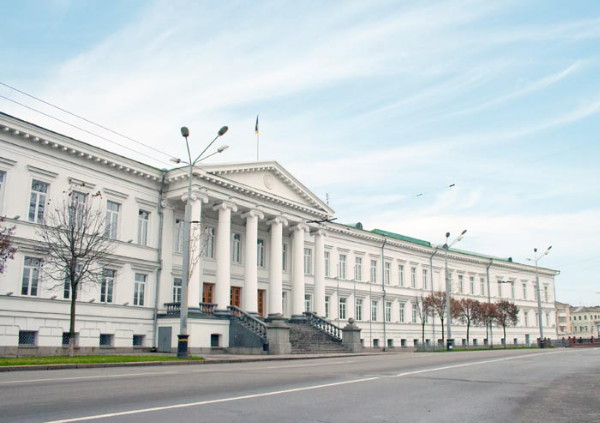 Image - Poltava: a government building on the Kruhla Square.