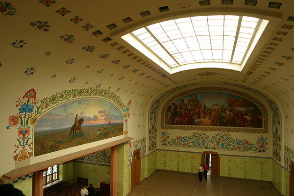 Image -- Interior of the Poltava Regional Studies Museum.