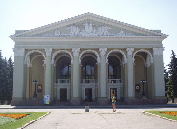 Image -- Poltava Ukrainian Music and Drama Theater.