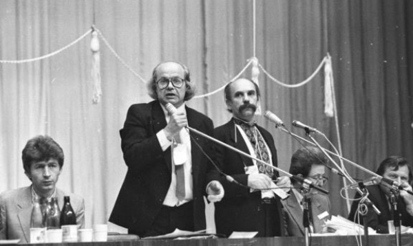 Image -- Popular Movement of Ukraine (1st convention, September 1989): Ivan Drach and the presidium.