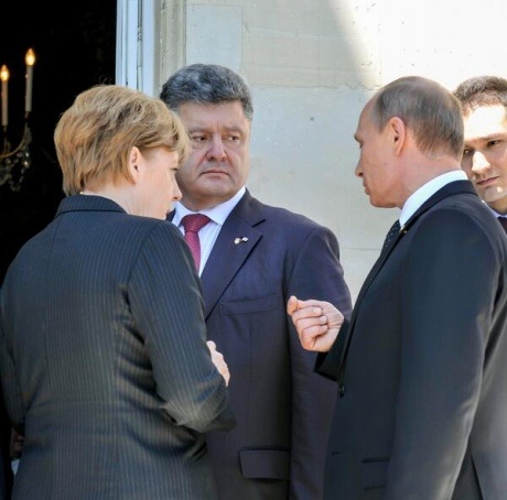 Image - Petro Poroshenko with Angela Merkel and Vladimir Putin