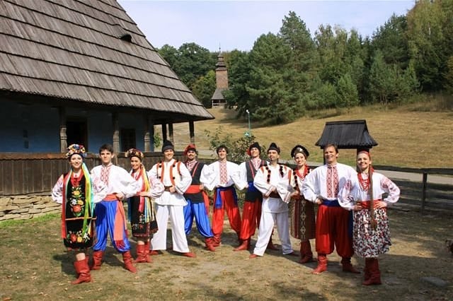 Image -- Prudentopolis, Brazil: Vesselka Ukrainian dance group.