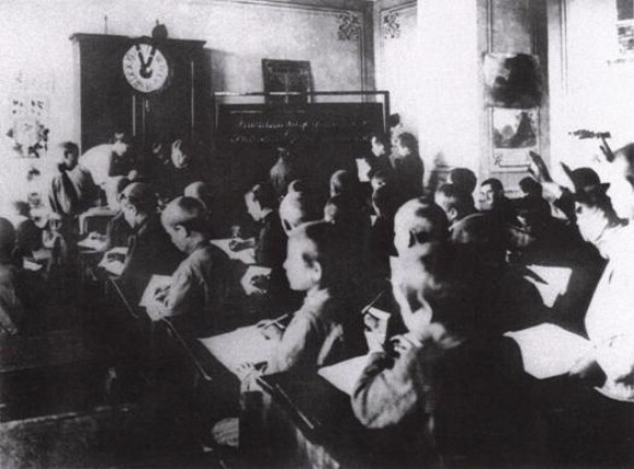 Image -- Public elementary school in Kyiv (1910).