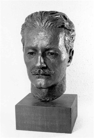Image -- Bust of Serhii Pylypenko by his daughter Mirtala