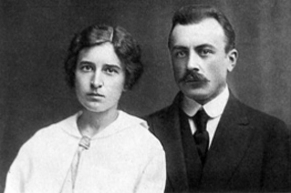 Image - Lev Revutsky with his wife.