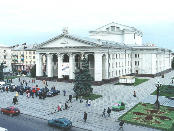Image -- Rivne: Ukrainian Music and Drama Theater.