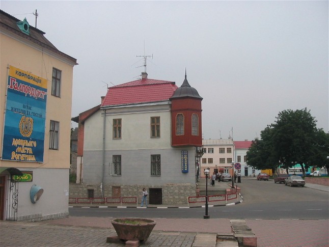 Image -- Rohatyn: fragment of the central square.