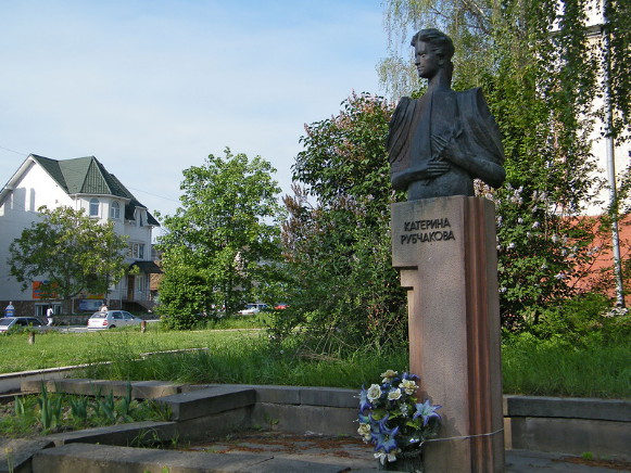 Image - Kateryna Rubchak's monument in Chortkiv.