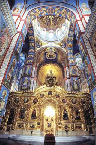 Image -- Saint Michael's Church in Kyiv: central nave and main iconostasis.