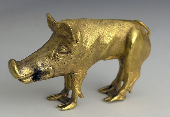 Image -- Scythian art: a gold figurine of a wild boar (found in the Khomyna Mohyla kurhan).