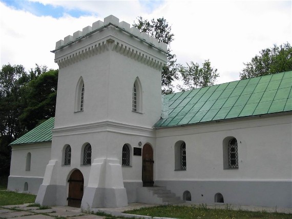 Image -- The Lyzohub family building (17th century) in Sedniv.