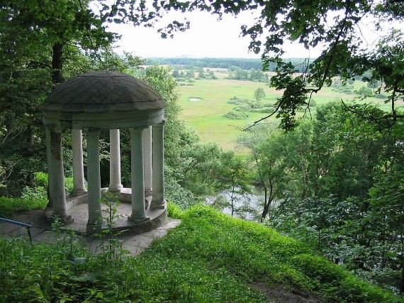 Image -- Leonid Hlibov's arbour in the Lyzohub family park in Sedniv.