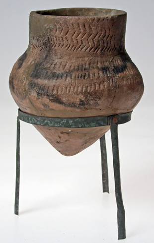 Image - Serednii Stih culture pottery (4th millennium BC from Sunky, Cherkasy oblast; collection of the National Museum of the History of Ukraine).