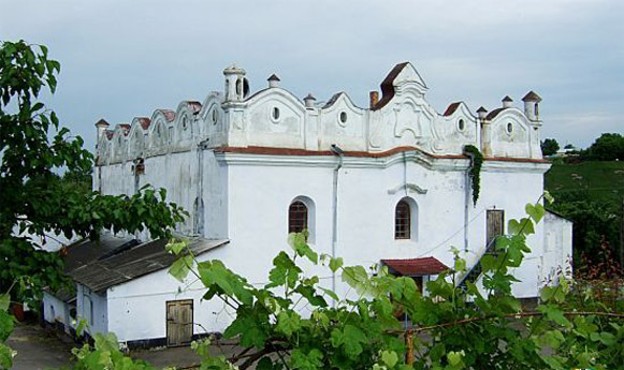 Image -- Sharhorod synagogue (1595).