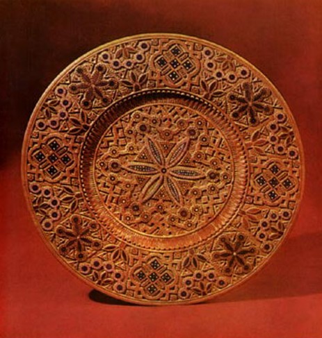 Image - Mykola Shkribliak: carved wooden plate (1900s).