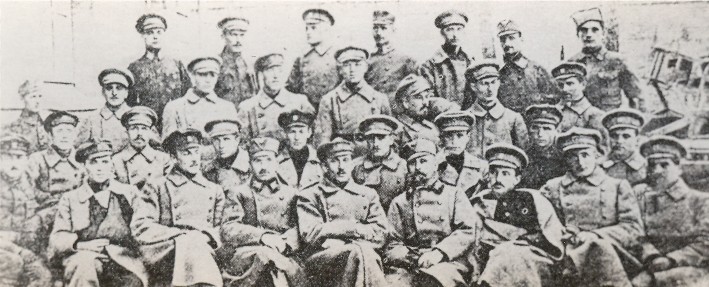 Image -- Officers of the Sich Riflemen and the representatives of the Ukrainian Sich Riflemen in Kyiv in 1918.