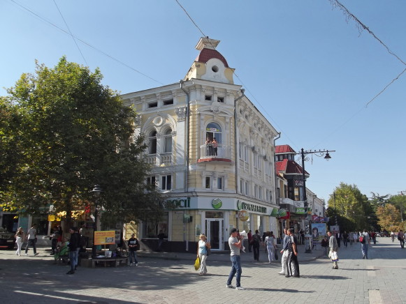 Image -- A street in Simferopol.