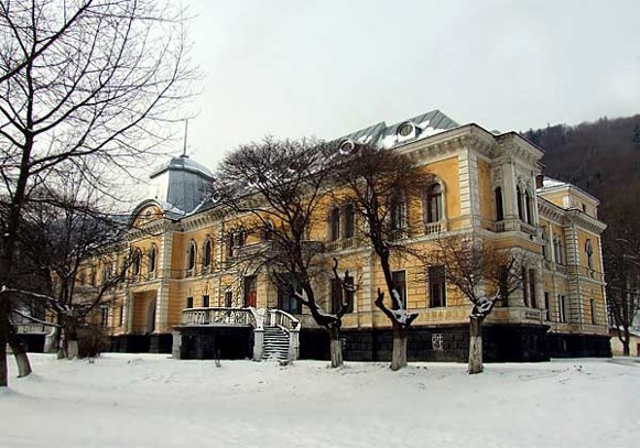 Image -- Skole: the Grodel Palace.