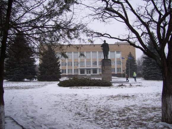 Image -- Slovianoserbsk, Luhansk oblast: school.