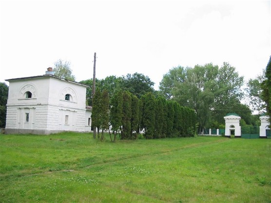 Image -- Sokyryntsi park: the main gate.