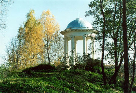 Image - A rotunda in the Sokyryntsi park.