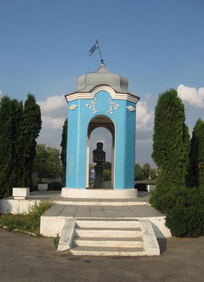 Image -- Starokostiantyniv: a monument of Prince Kostiantyn Vasyl Ostrozky.