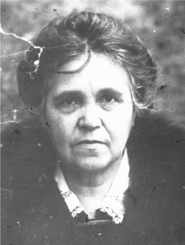 Image -- Liudmyla Starytska-Cherniakhivska (1920s photo).