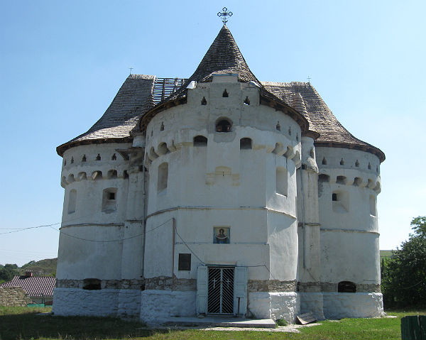 Image - Sutkivtsi, Khmelnytsky oblast: Dormition Church (15th century).