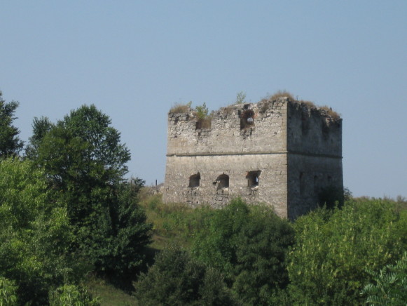 Image - Castle ruins in Sutkivtsi, Khmelnytsky oblast.