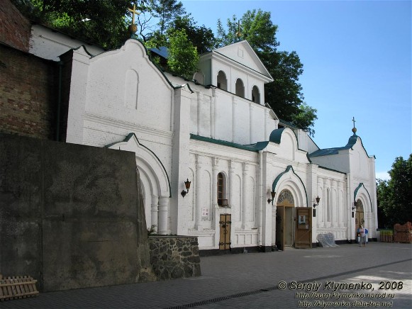 Image -- Sviati Hory Dormition Monastery: pavilion for pilgrims.