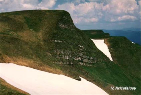 Image -- Mounts Zhandarmy in the Svydivets mountain group.