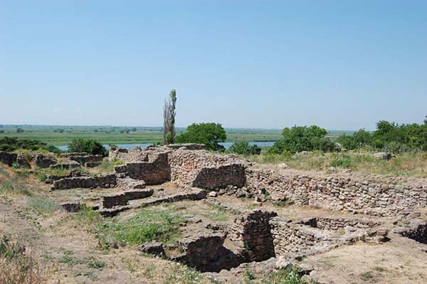 Image -- The excavated ruins of the Bosporan city of Tanais at the Don Estuary.