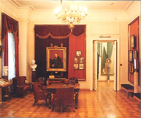 Image - One of the exhibit halls in the Taras Shevchenko National Museum.