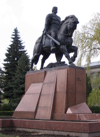 Image - A monument of King Danylo Romanovych in Ternopil.