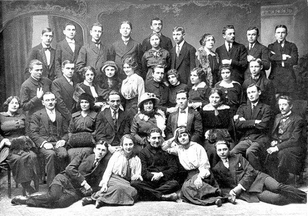 Image -- Actors and directors of the Ternopilski Tetaralni Vechory theater (1916).