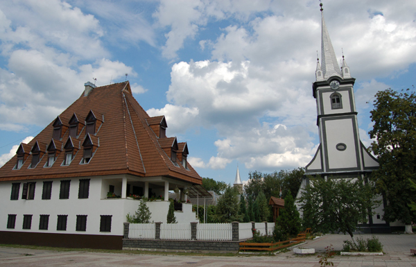 Image - Tiachiv: The Protestant Church (13th century, rebuilt in 18th century) and the parish building.