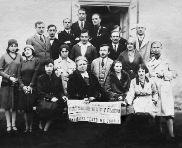 Image -- The Tobilevych Theater troupe (1930).